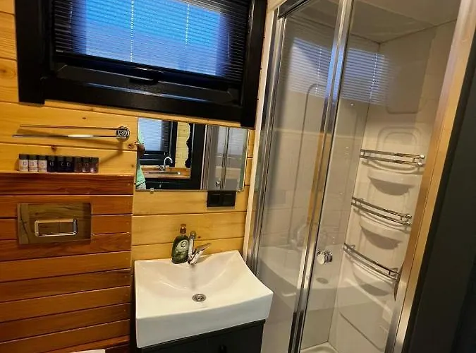 Bitez Tiny House & * 博德鲁姆