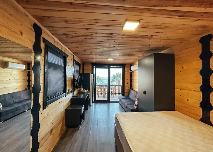 Bitez Tiny House & Hotel *